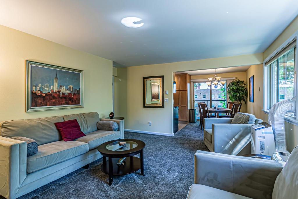 Water View, Best Area, 2 Bedrooms, WD, Jacuzzi Bath, New Carpet, Balcony, View, 825sf photo 1