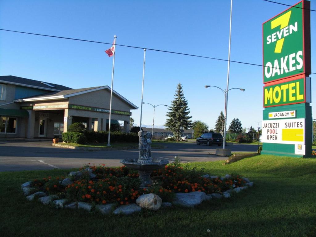 Seven Oakes Motel photo 2