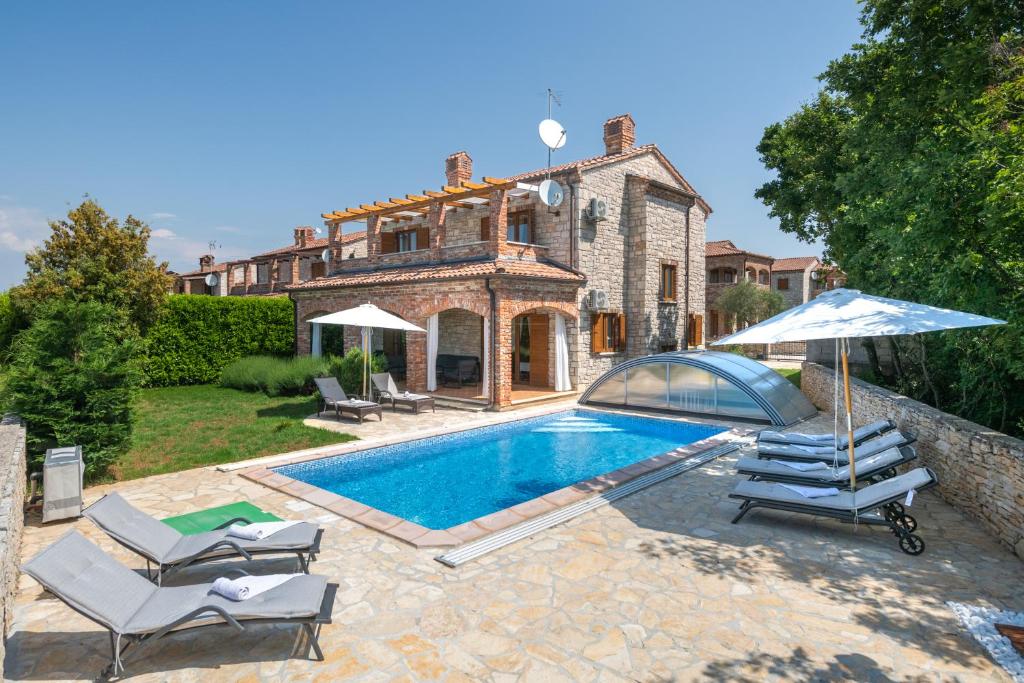 Villa Wish with heated pool