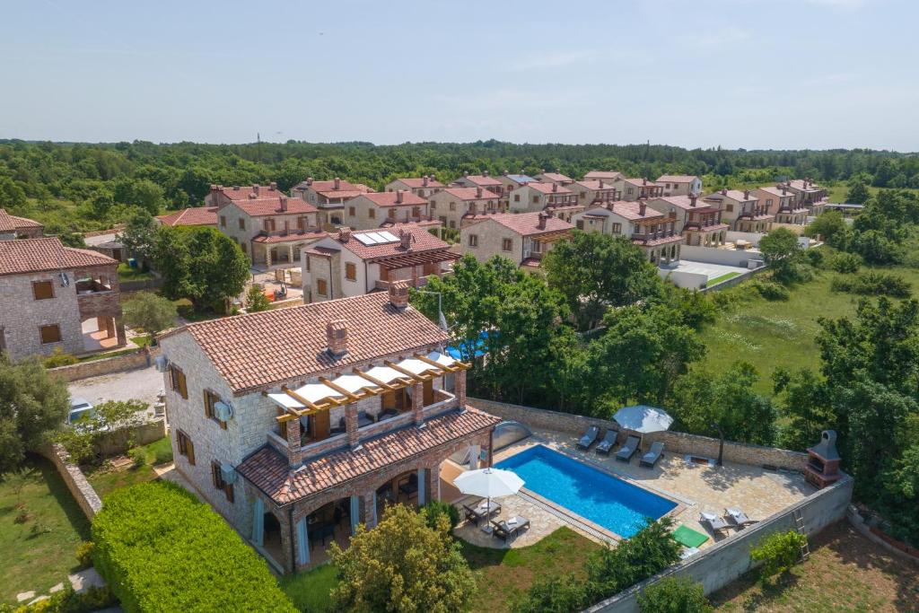 Villa Wish with heated pool photo 3