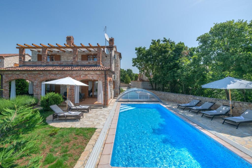 Villa Wish with heated pool photo 1