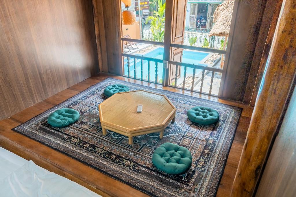 Odyssey Hostel, Tours & Motorbikes Rental - Tap to explore photos
