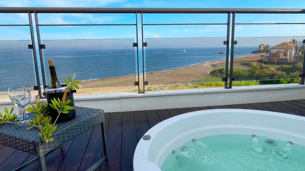 Exclusive luxury frontline beach penthouse Casares del mar - Estepona