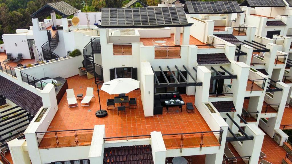 Exclusive luxury frontline beach penthouse Casares del mar - Estepona photo 2