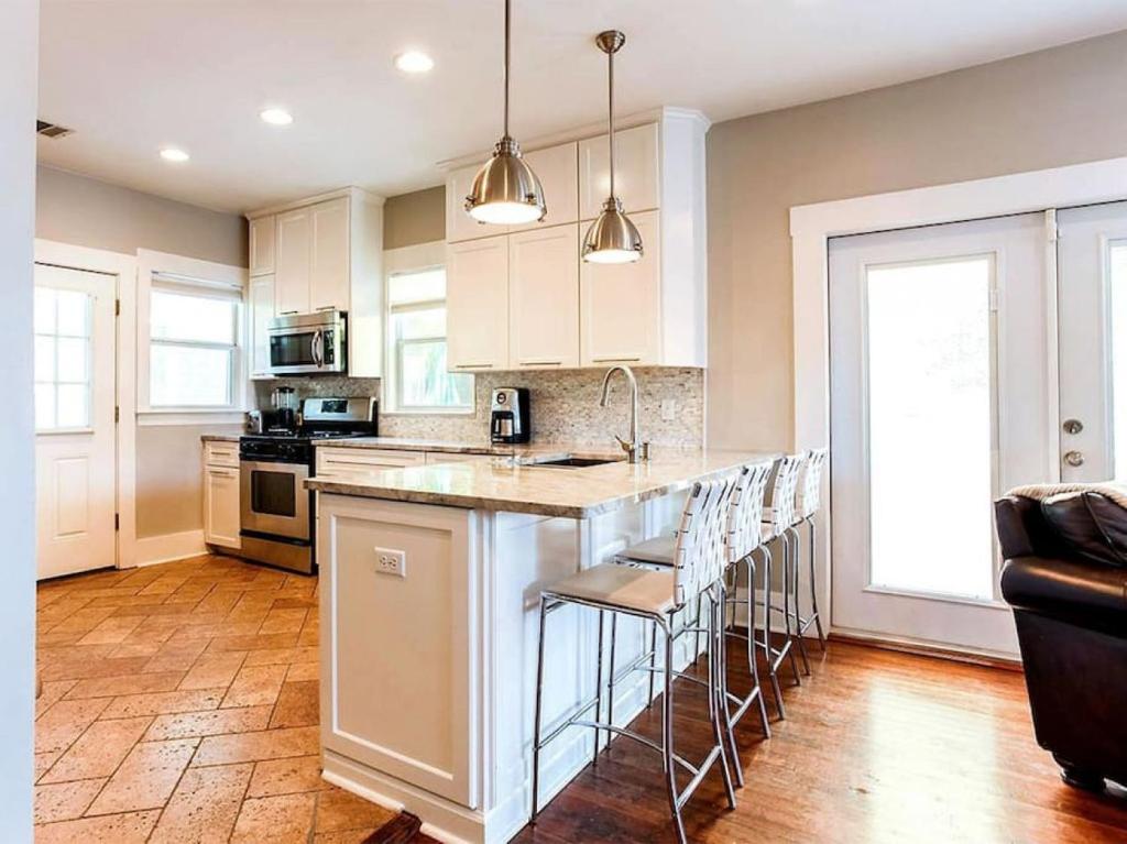 Downtown Bungalow in Amazing Walkable Location image