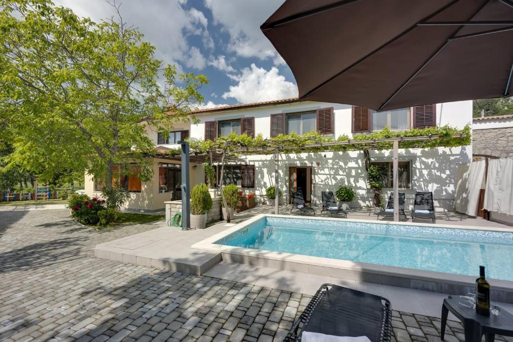 Holiday House Planik photo 1