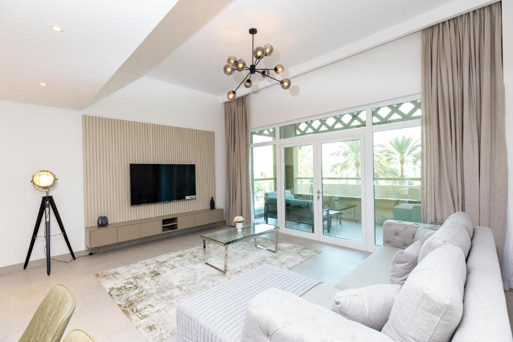 Hot OFFER! Spacious 1BR Palm Jumeirah with Riva Beach Access photo 2