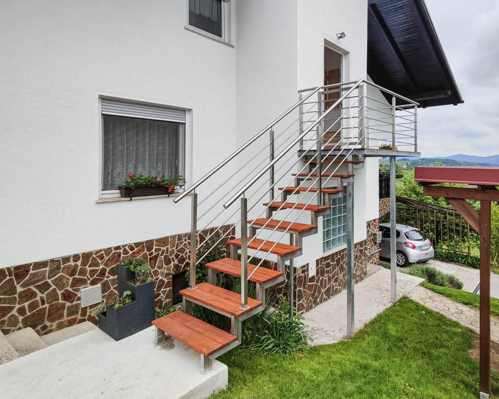 Apartma Hilltop Haven