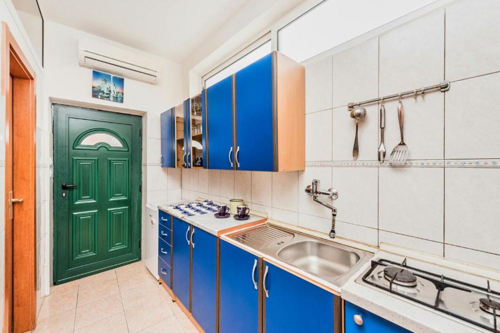 Guest house Ivona - Tap to explore photos
