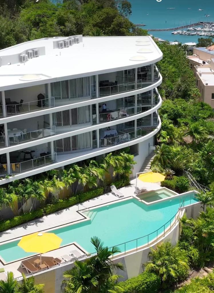 Three B Airlie 2 bedroom unit Seaviews & Pool photo 3