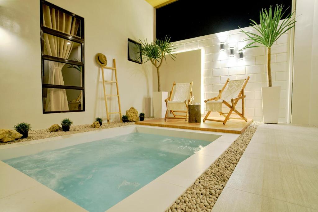 Bali-inspired Villa with Dipping Pool by Pallet Homes photo 2