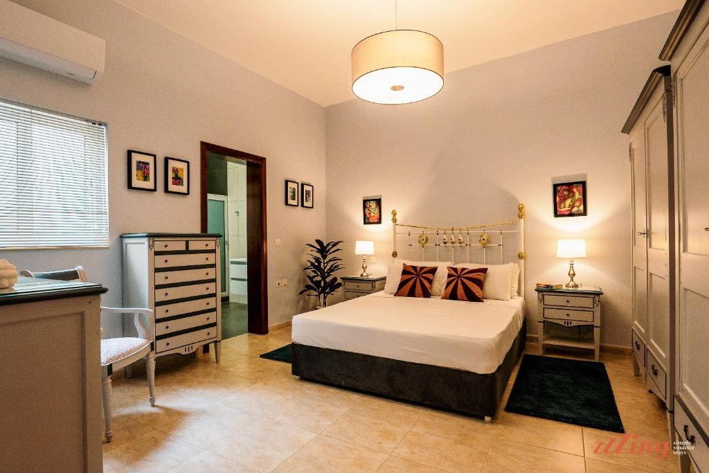 Live like a rockstar in this luxury home photo 1