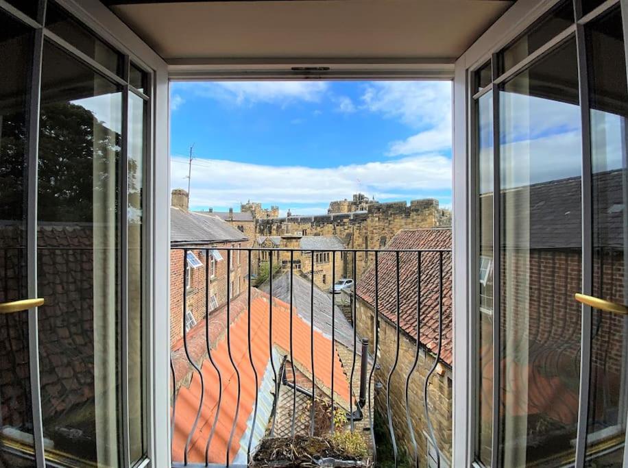 Stunning 3 bedroom House with amazing Castle view photo 1