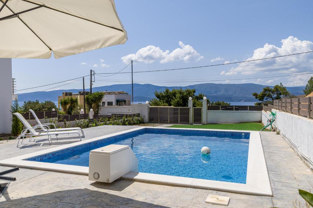 Modern, Cheerful & Dream Catching Villa in Corinth photo 2