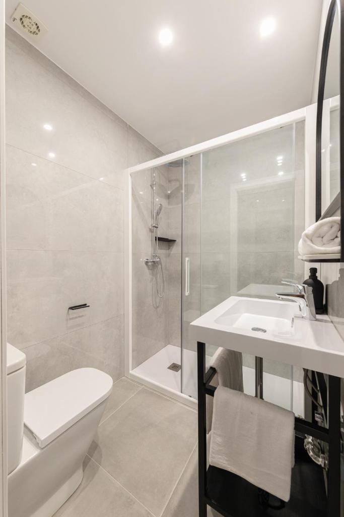 ISG Apartments Cuna - Tap to explore photos