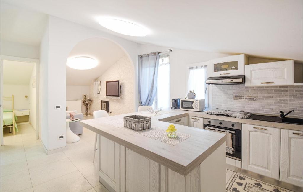 Awesome Apartment In Imperia With Wifi And 1 Bedrooms photo 4