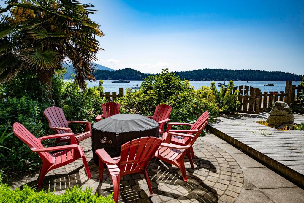 Iconic 3-Story Waterfront 'Marina House' w/ View photo 2