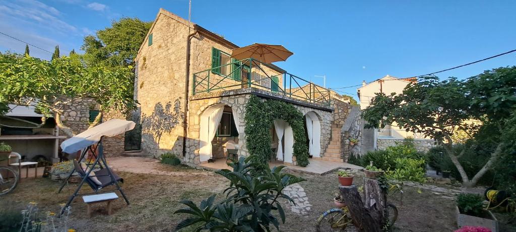 Stone House with garden Laganini