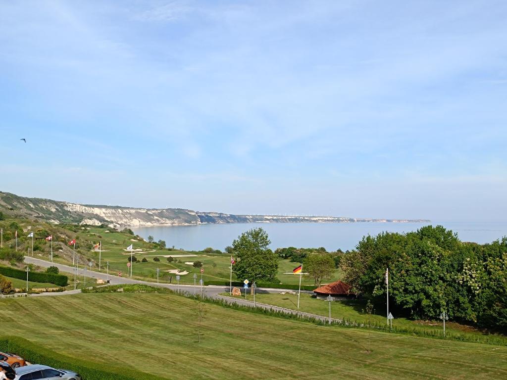 Thracian cliffs Апартамент Голф холидей photo 3