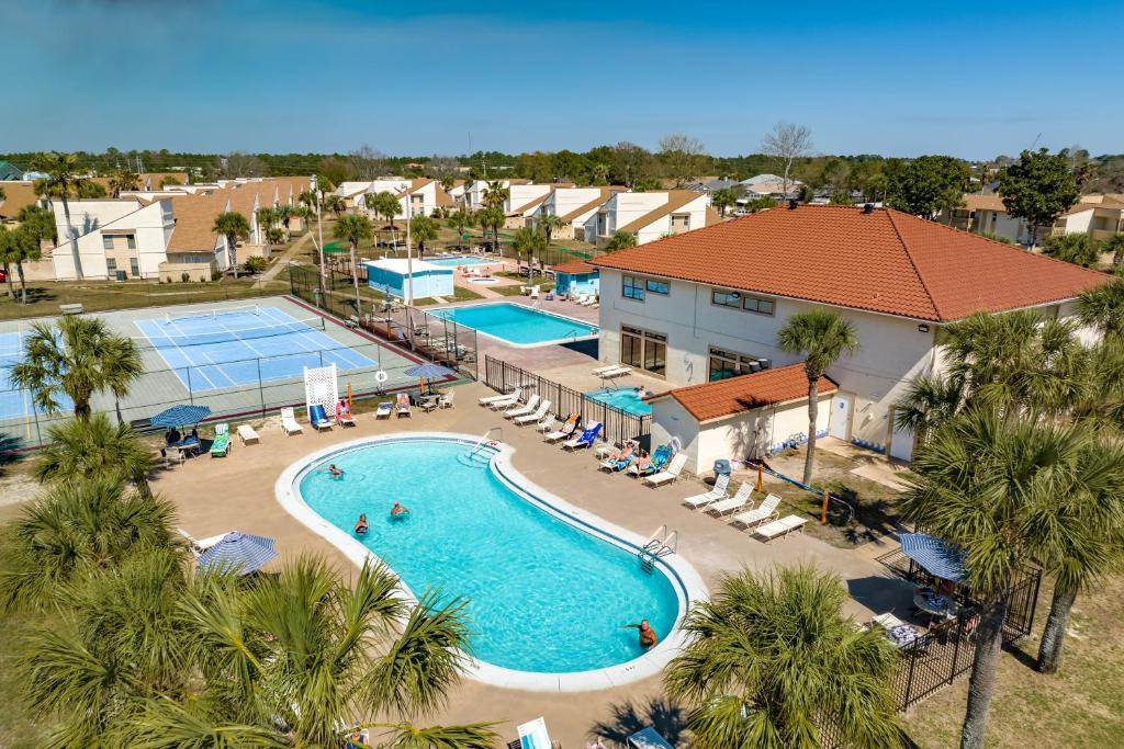 Beachside Paradise Sleeps 8 Pools Mini Golf & More