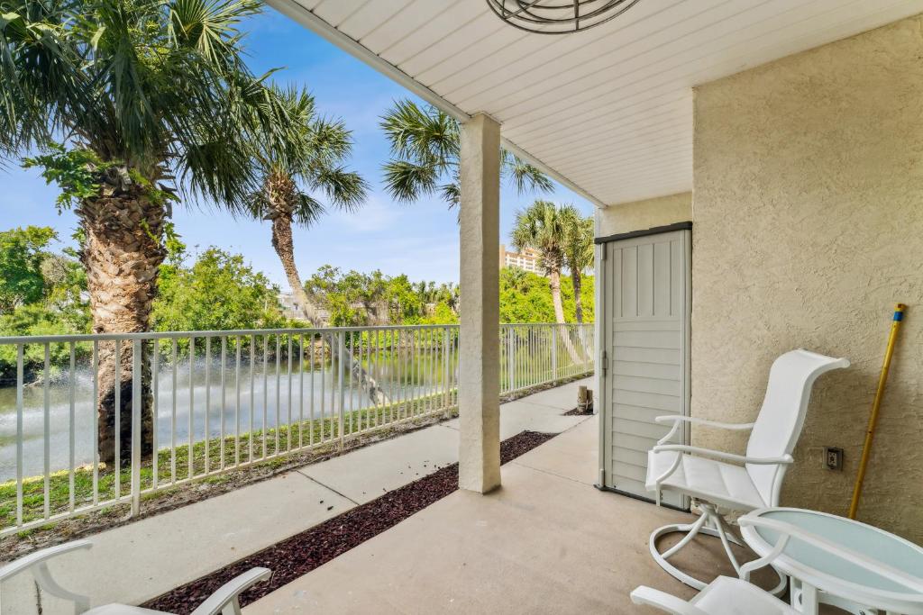 Beachside Paradise Sleeps 8 Pools Mini Golf & More photo 4
