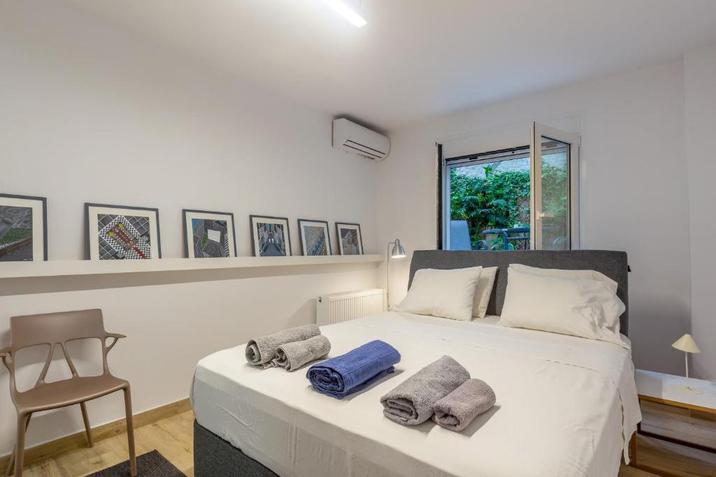 A newly fully renovated studio - Tap to explore photos