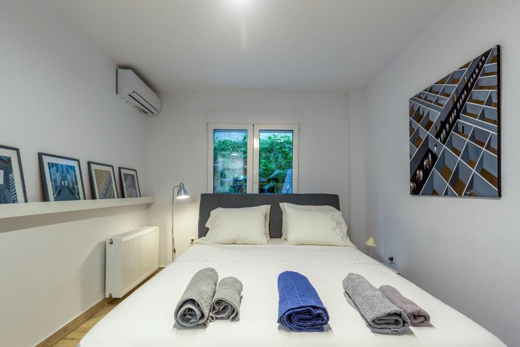 A newly fully renovated studio - Tap to explore photos
