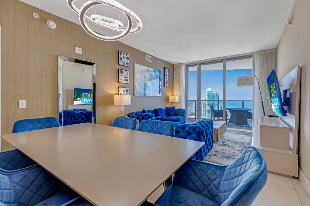 The Ultimate Resort #2904 - BEACHFRONT 2 BEDROOM APARTMENT WITH DIRECT OCEAN VIEW, ROOFTOP POOL, HOT TUB AND GYM photo 4