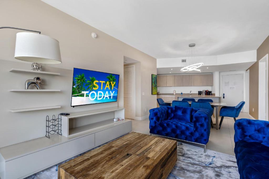 The Ultimate Resort #2904 - BEACHFRONT 2 BEDROOM APARTMENT WITH DIRECT OCEAN VIEW, ROOFTOP POOL, HOT TUB AND GYM photo 3