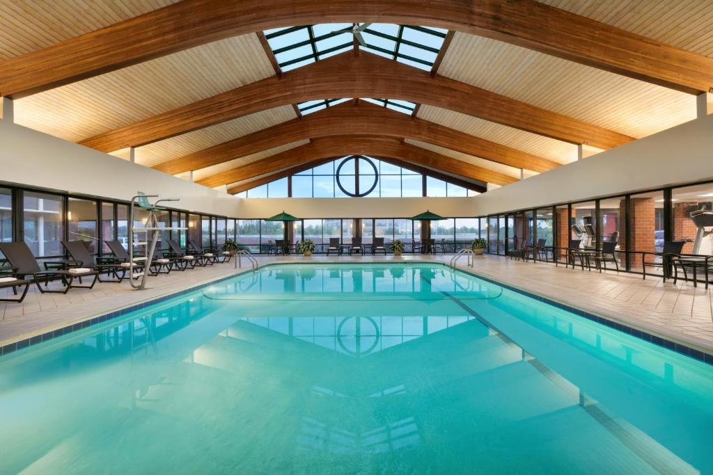 Holiday Inn Washington-Dulles International Airport, an IHG Hotel photo 3