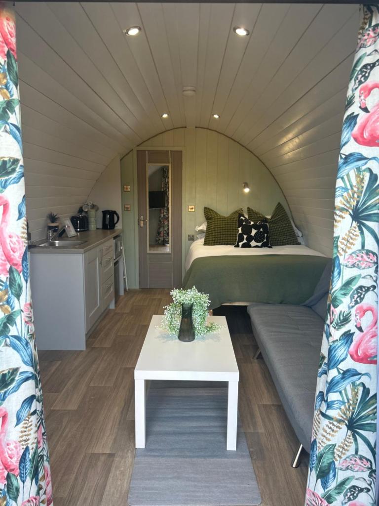 The Garden Pod with Private Hot Tub photo 4