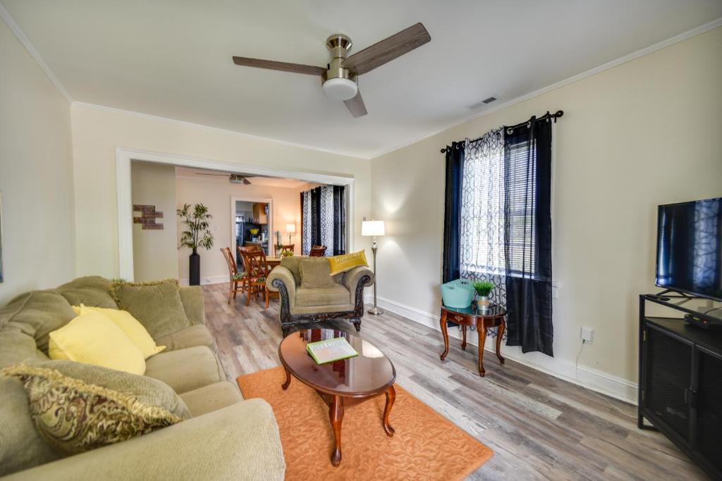 Charming Newport News Cottage Less Than 1 Mi to Ocean! photo 3