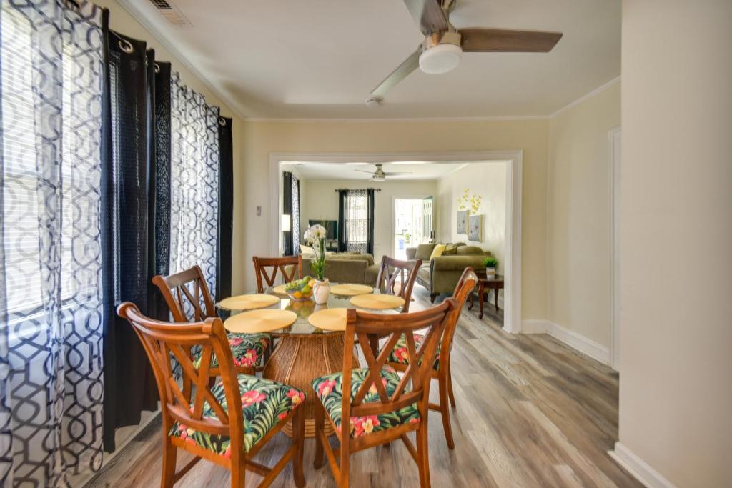 Charming Newport News Cottage Less Than 1 Mi to Ocean! photo 4