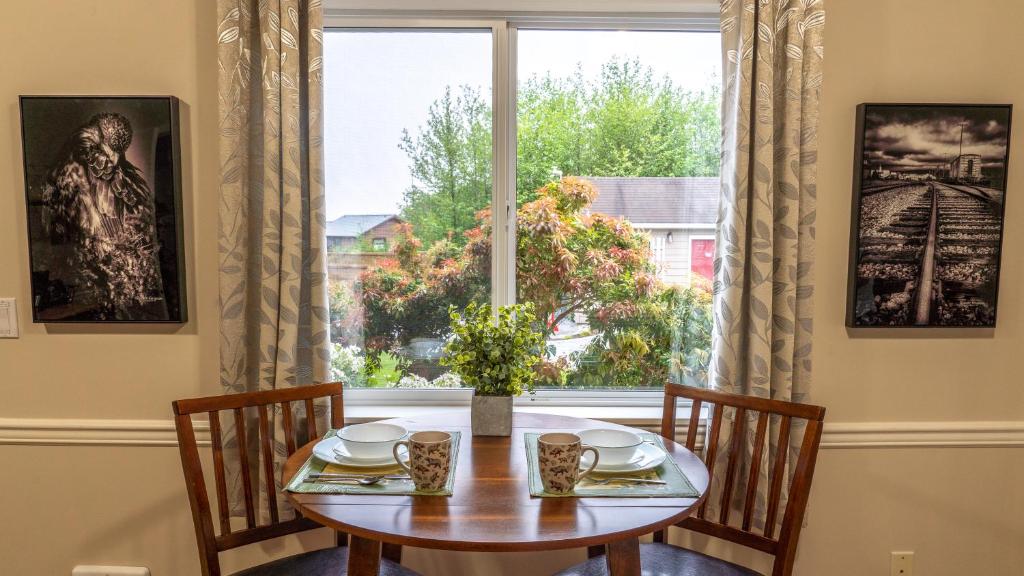 Wild Pacific Guest Suites photo 4