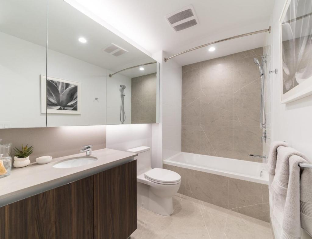 Spacious, Private, Modern 4 Bedroom House Plus Game Room photo 1