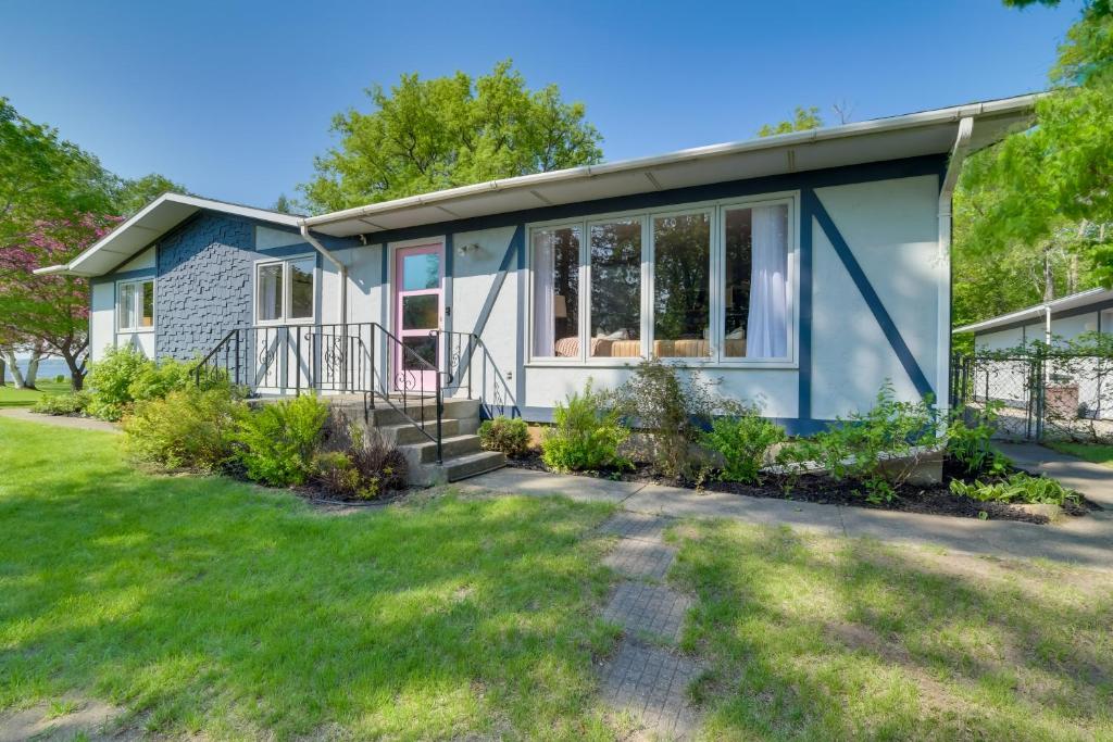 Home Rental on Detroit Lake Dock, Game Room! photo 2