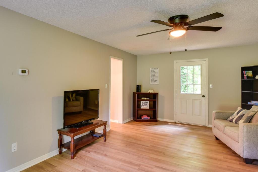 Seneca Vacation Rental Less Than 1 to Lake Keowee Access! photo 4
