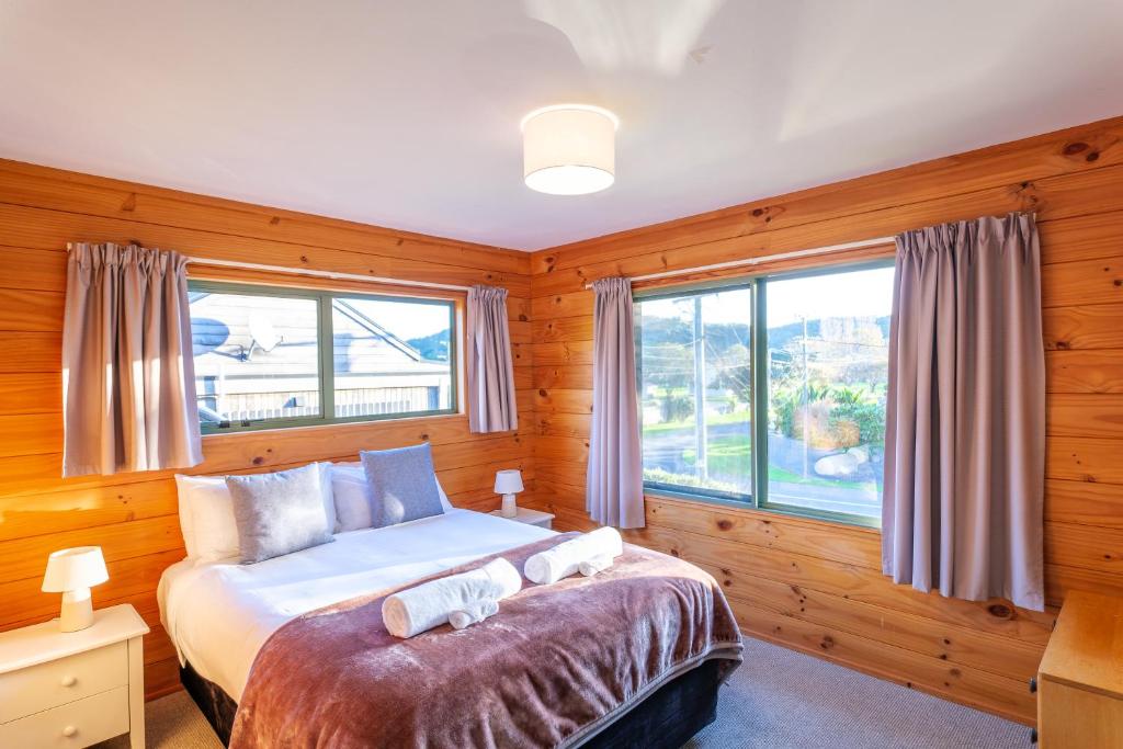 Moa Cottage in Oneroa Village photo 1