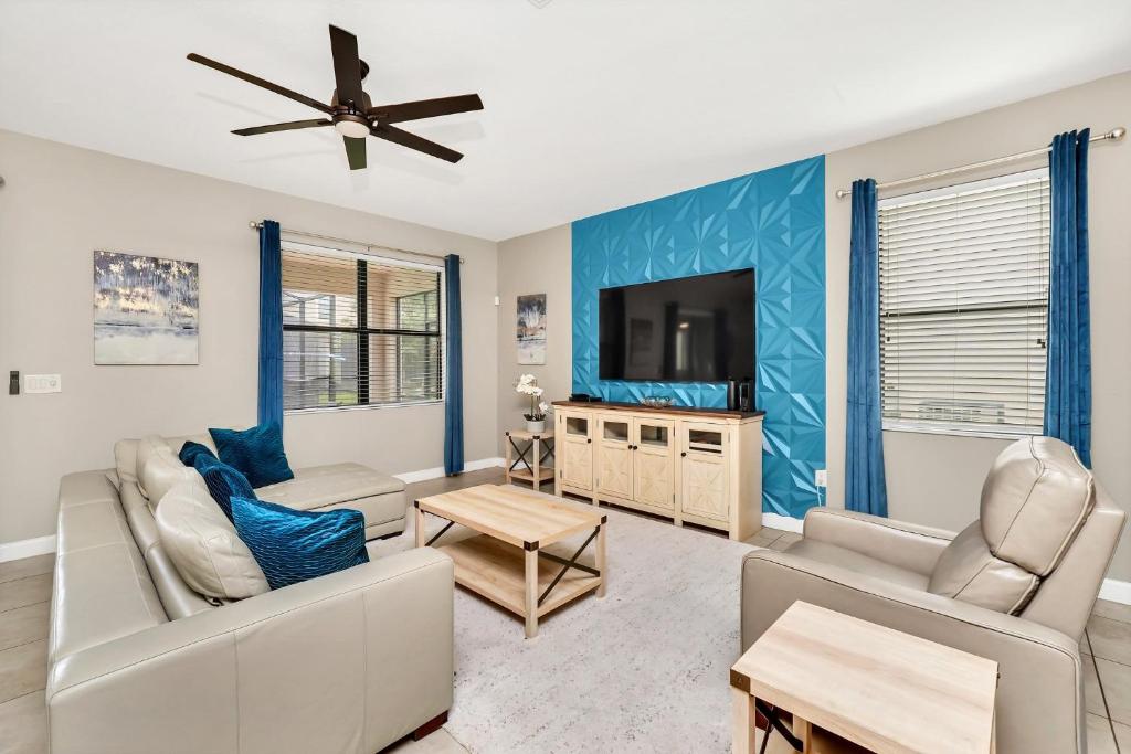 Stunning 9-BR Themed Home with Free Access to a Water Park! photo 4