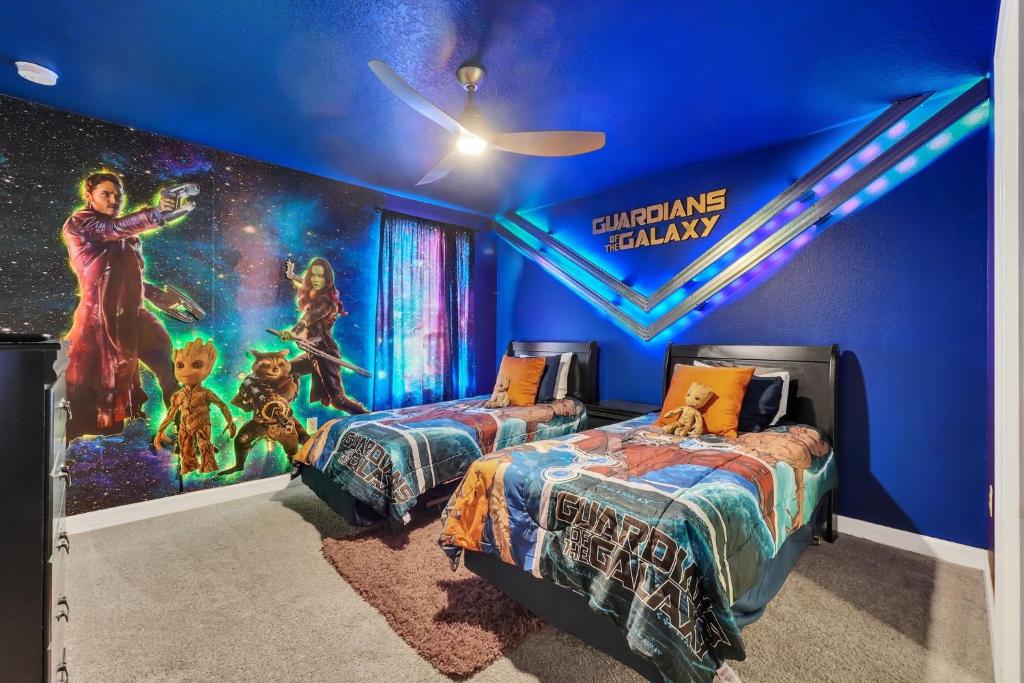Stunning 9-BR Themed Home with Free Access to a Water Park! photo 1