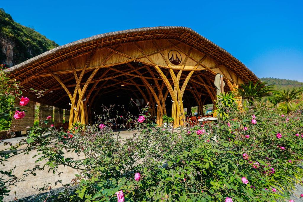 Mộc Châu Island Mountain Park And Resort - The Bullet Hotel