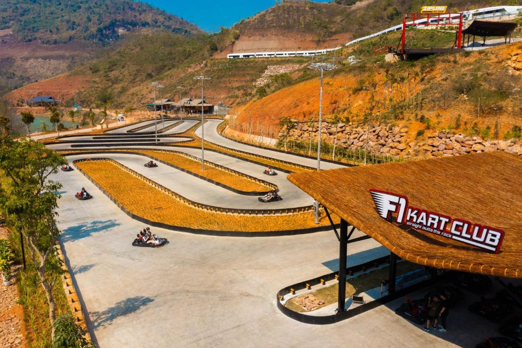 Mộc Châu Island Mountain Park And Resort - The Bullet Hotel