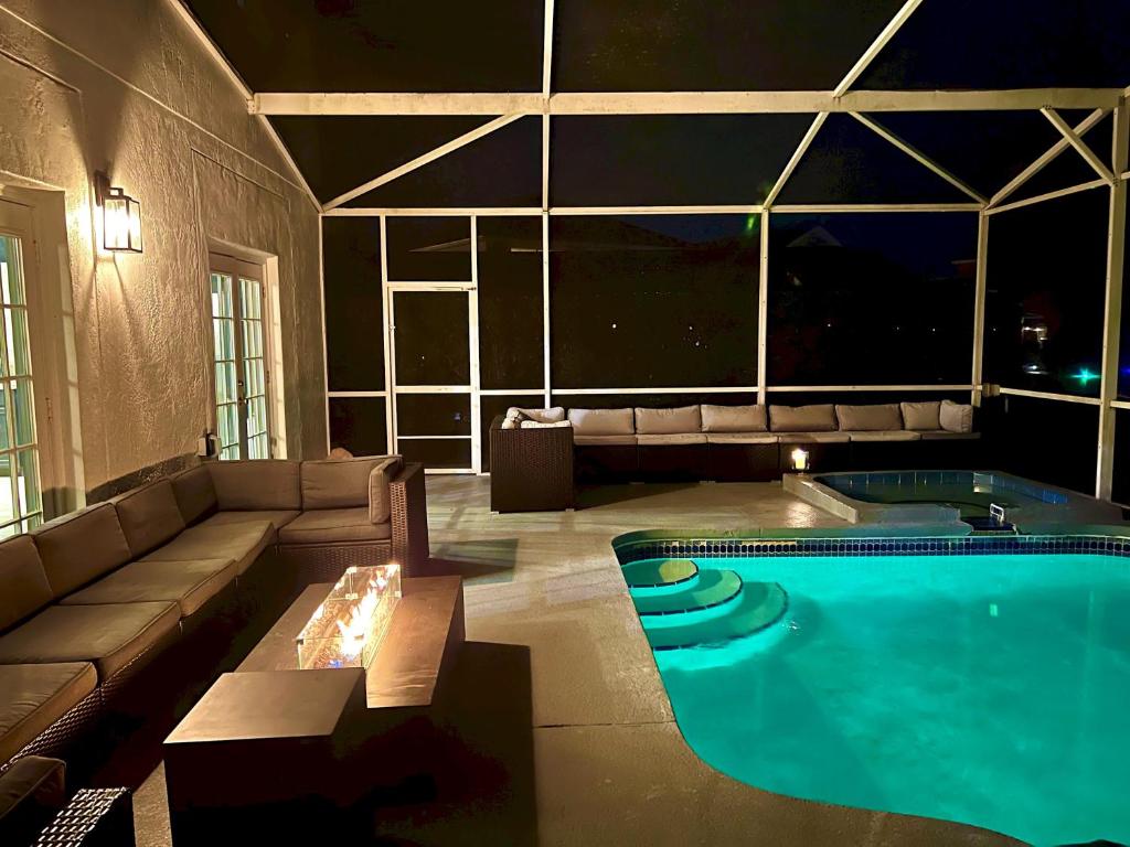14 Room DisneyMansion by AmericanVacationliving