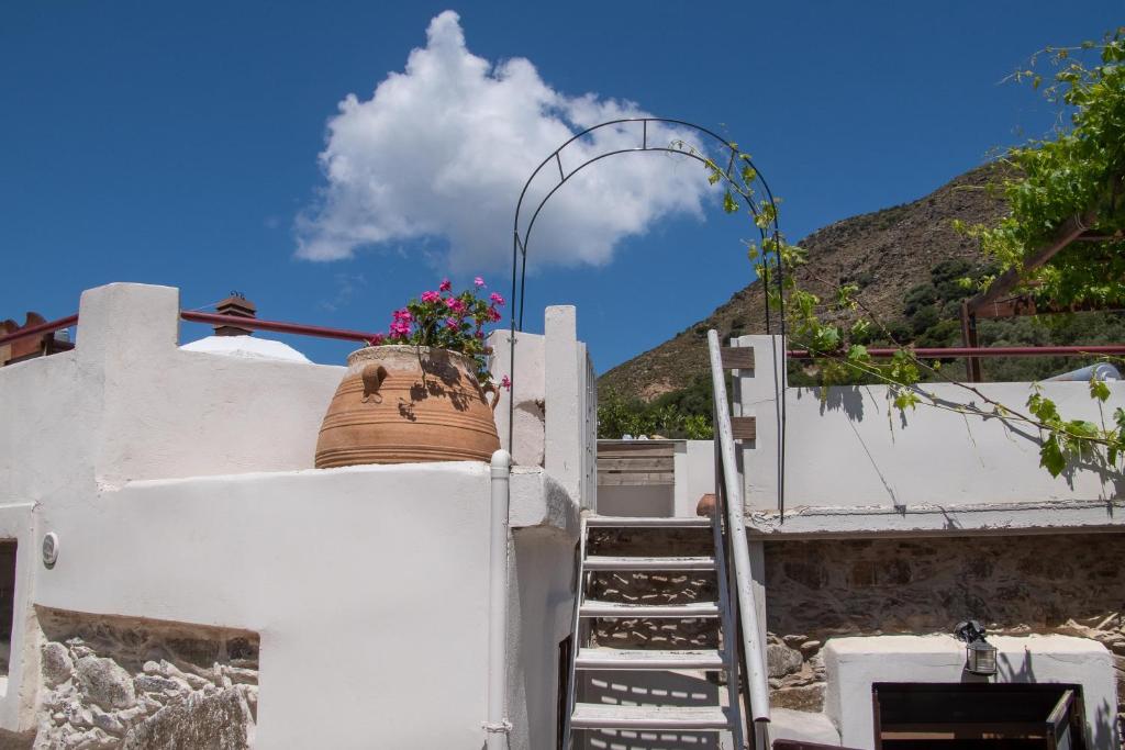 Feneri Traditional House Apt 1- 20' from Elafonisi beach photo 1