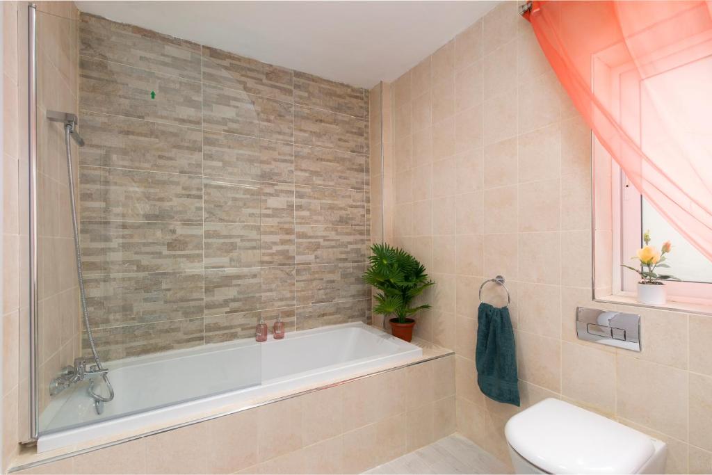 Spacious Luxury 3BR Apartment with Terrace & Open Views - Zurrieq, close to sea photo 3