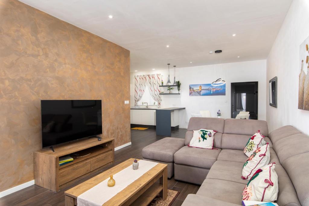 Spacious Luxury 3BR Apartment with Terrace & Open Views - Zurrieq, close to sea photo 4
