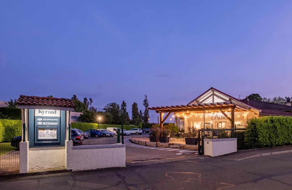 Kyriad Lyon Est - Bron Eurexpo Le Cottage photo 4