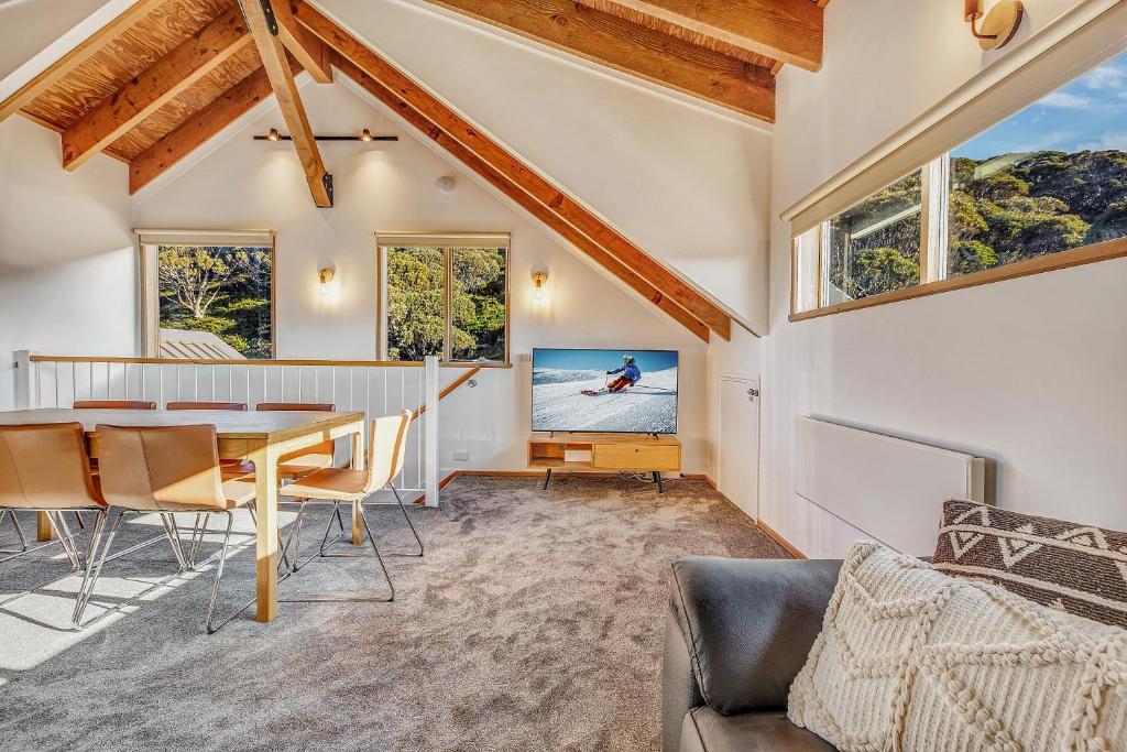 The Penthouse @ Alpine Haven photo 4