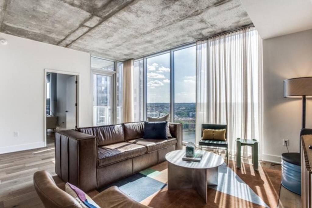 2 BR Lux Panoramic View - Rainey photo 1
