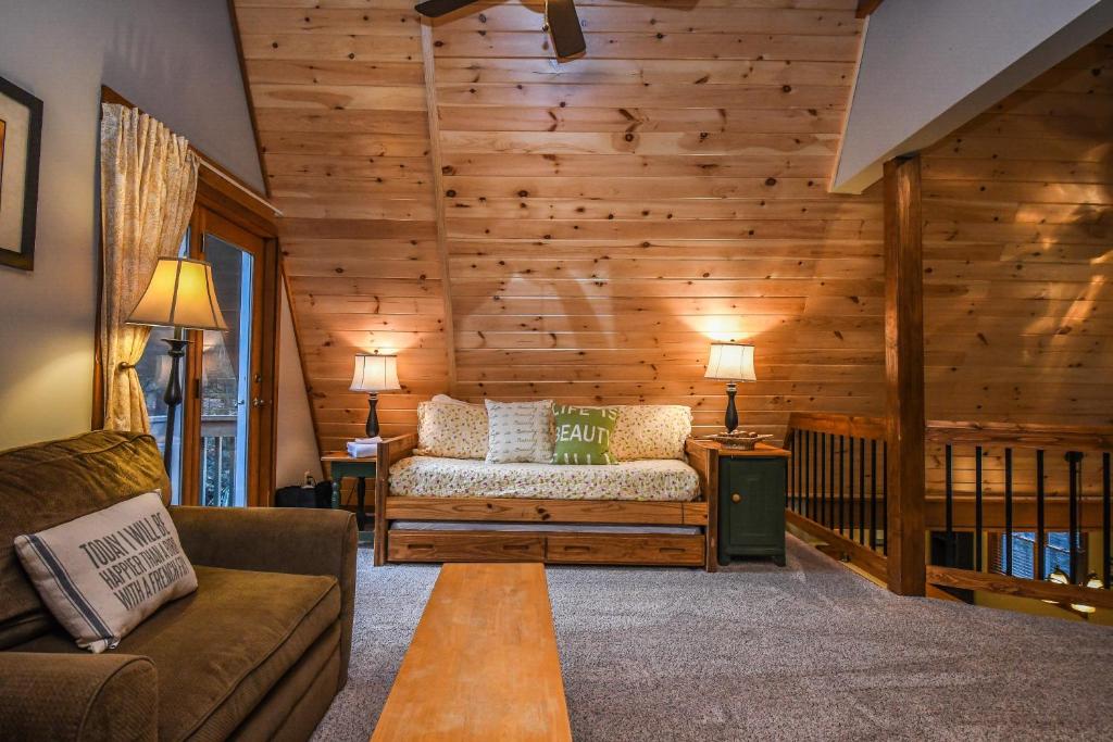 Hideaway by Taylor Made Deep Creek - Tap to explore photos